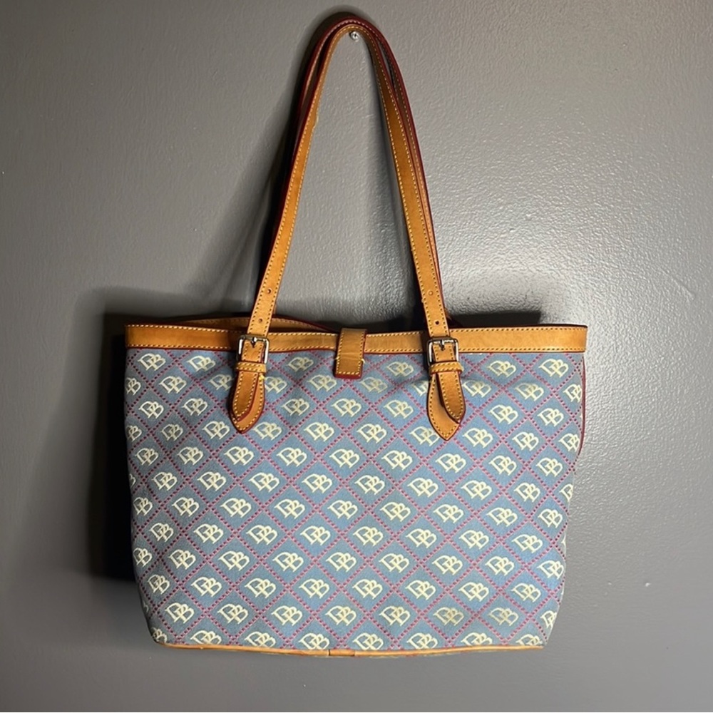 GUC beautiful Dooney & Bourke Handbag 👜 - Picture 3 of 17
